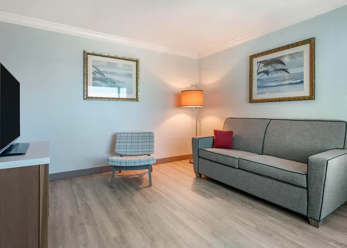 Dolphin Sands Clearwater Beach, An Ascend Collection Hotel Clearwater Beach