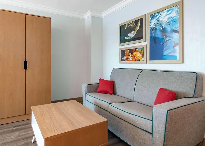 Hotel Dolphin Sands Clearwater Beach, An Ascend Collection 4*