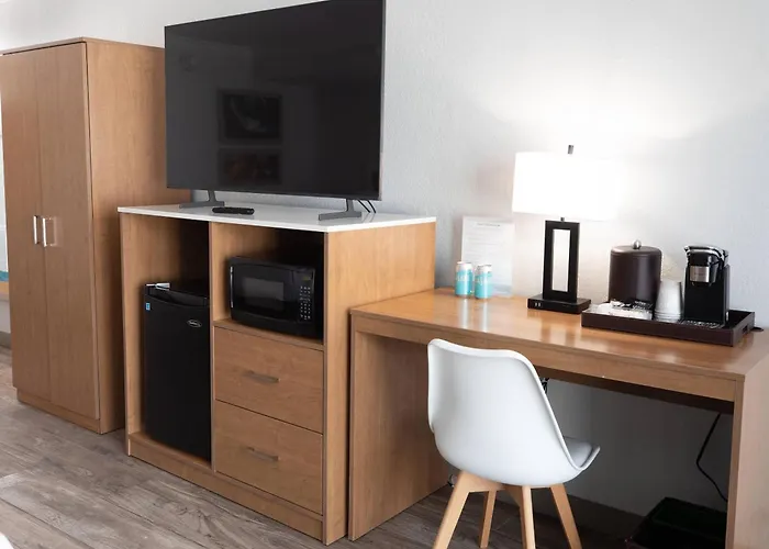 Hotel Dolphin Sands Clearwater Beach, An Ascend Collection Clearwater Beach