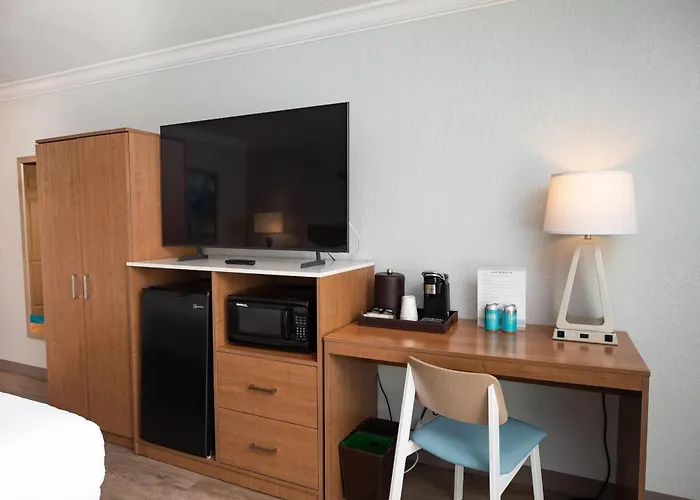 Dolphin Sands Clearwater Beach, An Ascend Collection Hotel Clearwater Beach