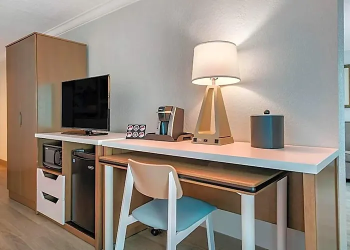 Dolphin Sands Clearwater Beach, An Ascend Collection Clearwater Beach